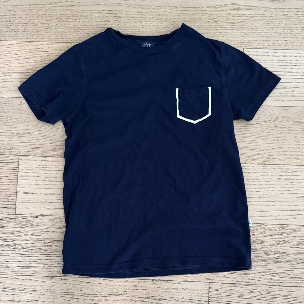 IL GUFO Boys Navy t-shirt with White Pocket Trim detail, size 10